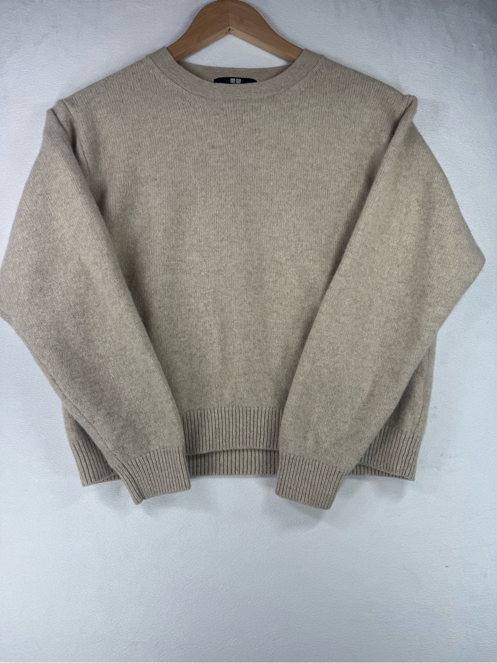 Uniqlo Women's V-Neck Wool Sweater - Light Taupe Small